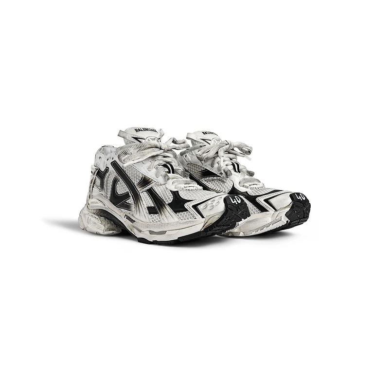 runner gradient sneaker