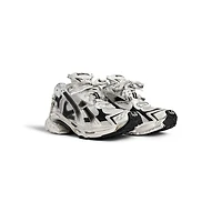 runner gradient sneaker