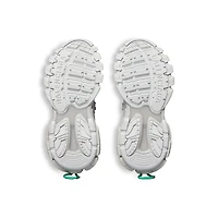 track trail laces sneaker
