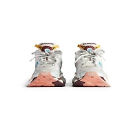 runner sneaker