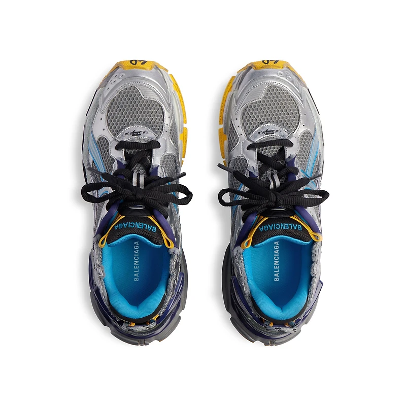 runner sneaker