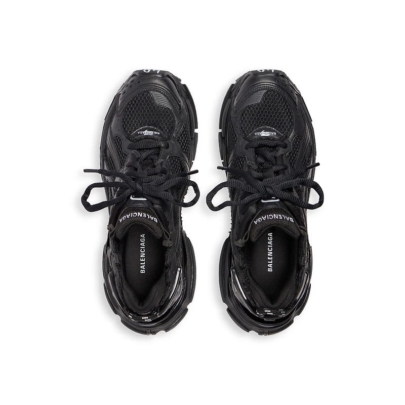 runner sneaker