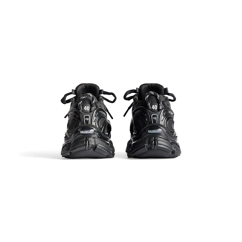 runner sneaker