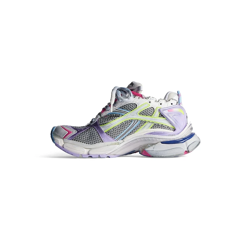 runner sneaker