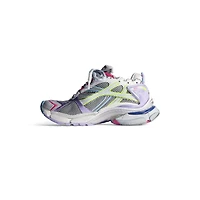 runner sneaker