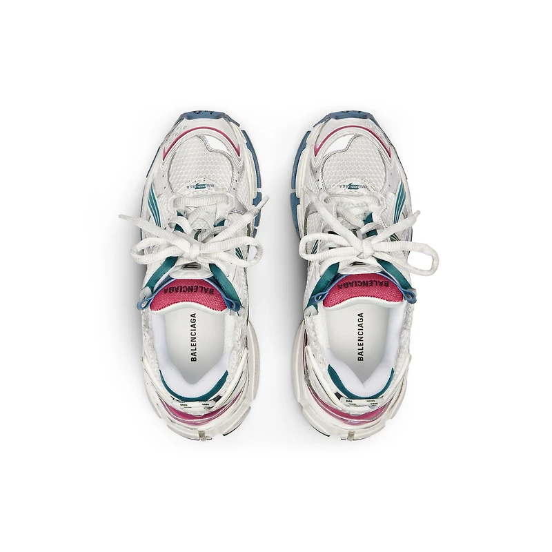 runner sneaker