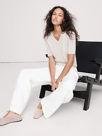 LIGHTWEIGHT CASHMERE V-NECK SHORT-SLEEVE SWEATER