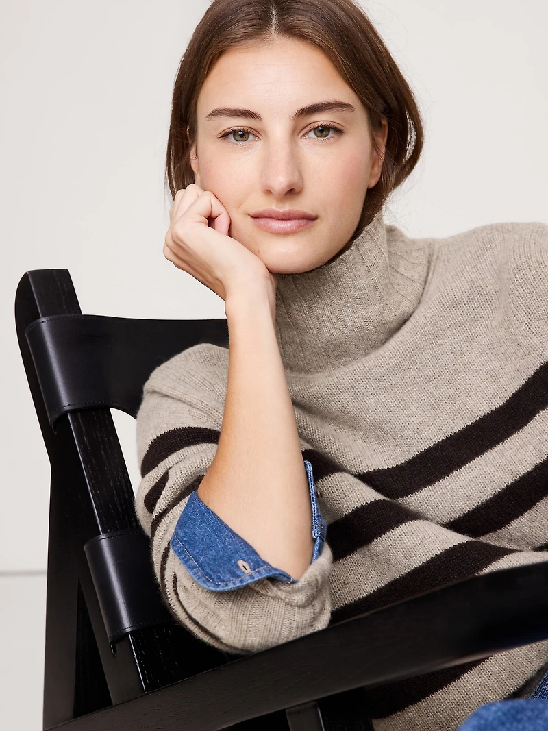 Relaxed Cashmere Turtleneck Sweater