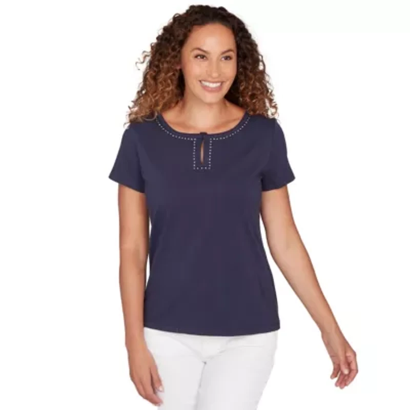 SOLID SHORT SLEEVE TOP WITH KISSING KEYHOLE NECKLINE