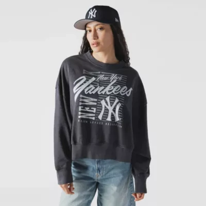 MLB New York Yankees Boxy Mineral Wash Dolmen Sleeve Cropped Sweatshirt