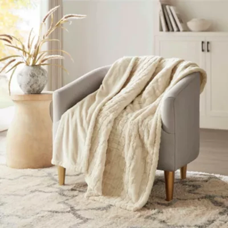 Zuri Oversized Faux Fur Heated Throw