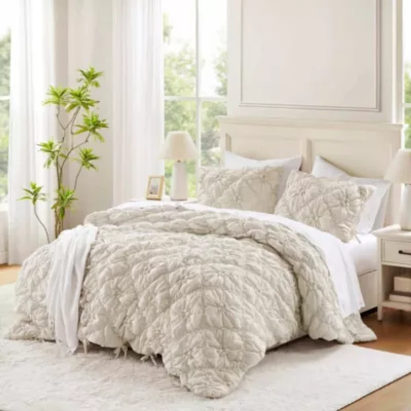Lily Comforter Set