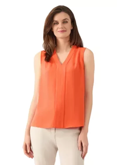 Women's Seamed V-Neck Sleeveless Blouse