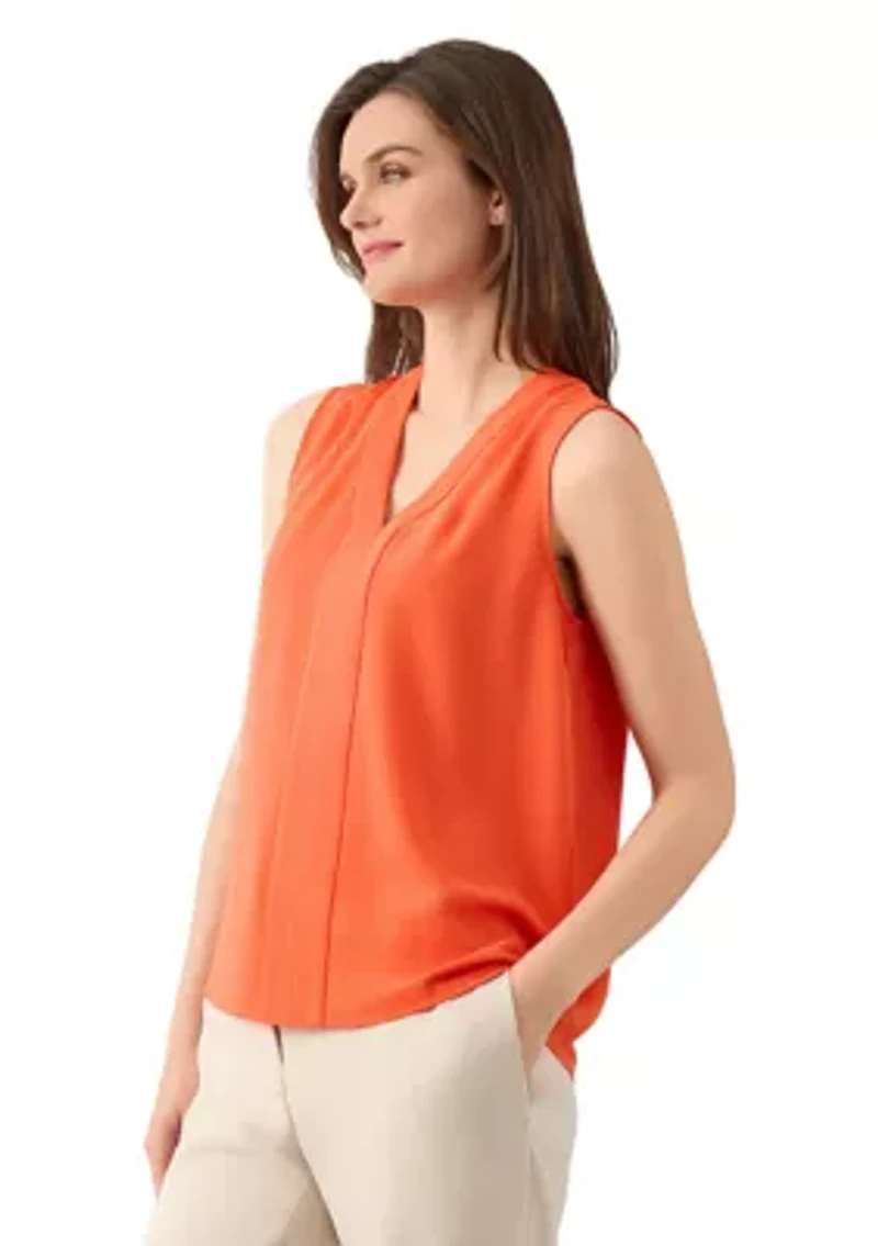 Women's Seamed V-Neck Sleeveless Blouse
