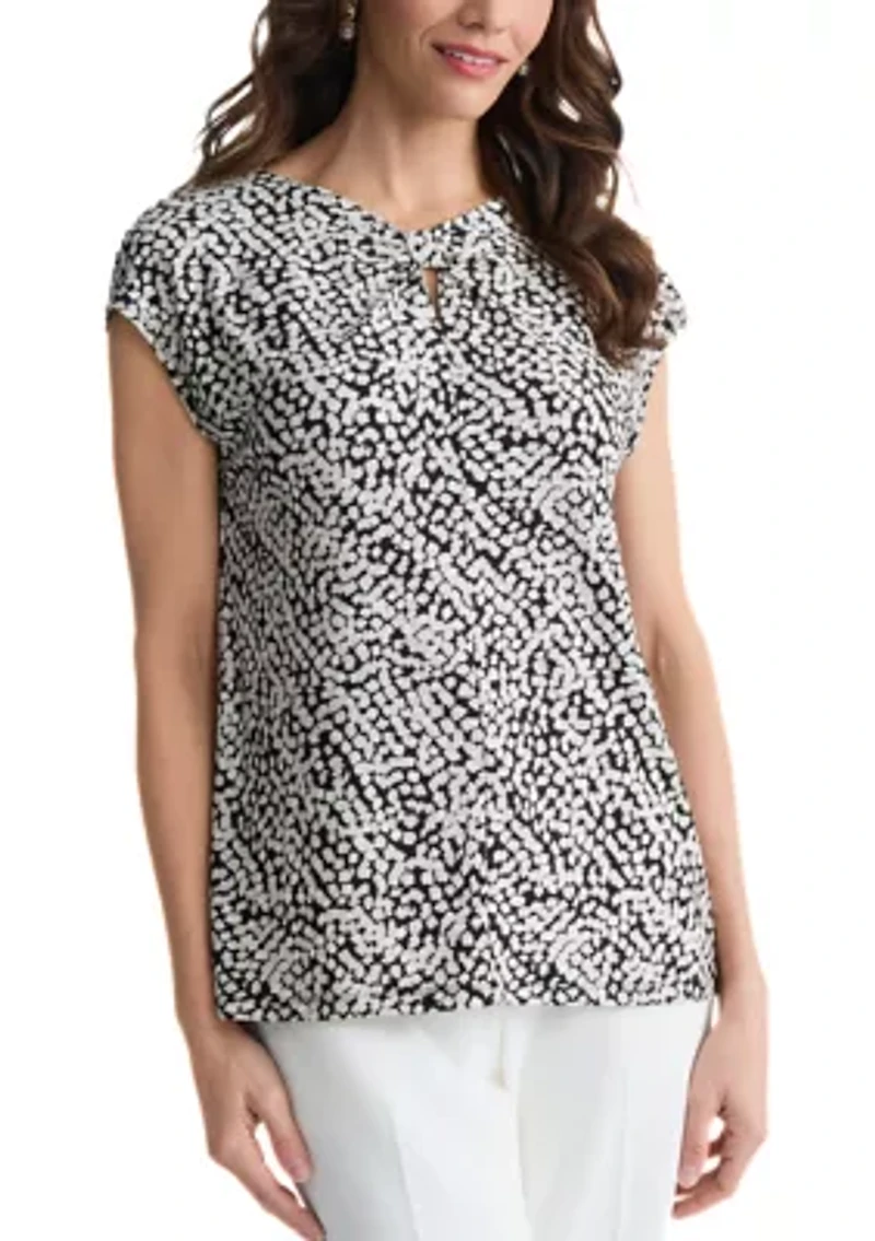 Petite Extended Shoulder Sleeve Top