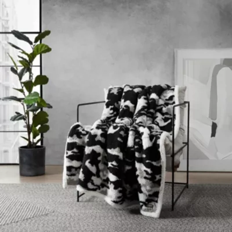 Blend Out Microfiber Throw Blanket