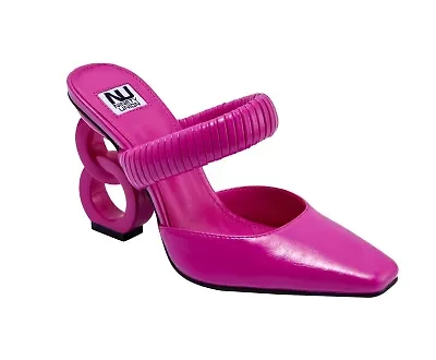 Luna, One Band Pump On A Self Colored Decorative Heel