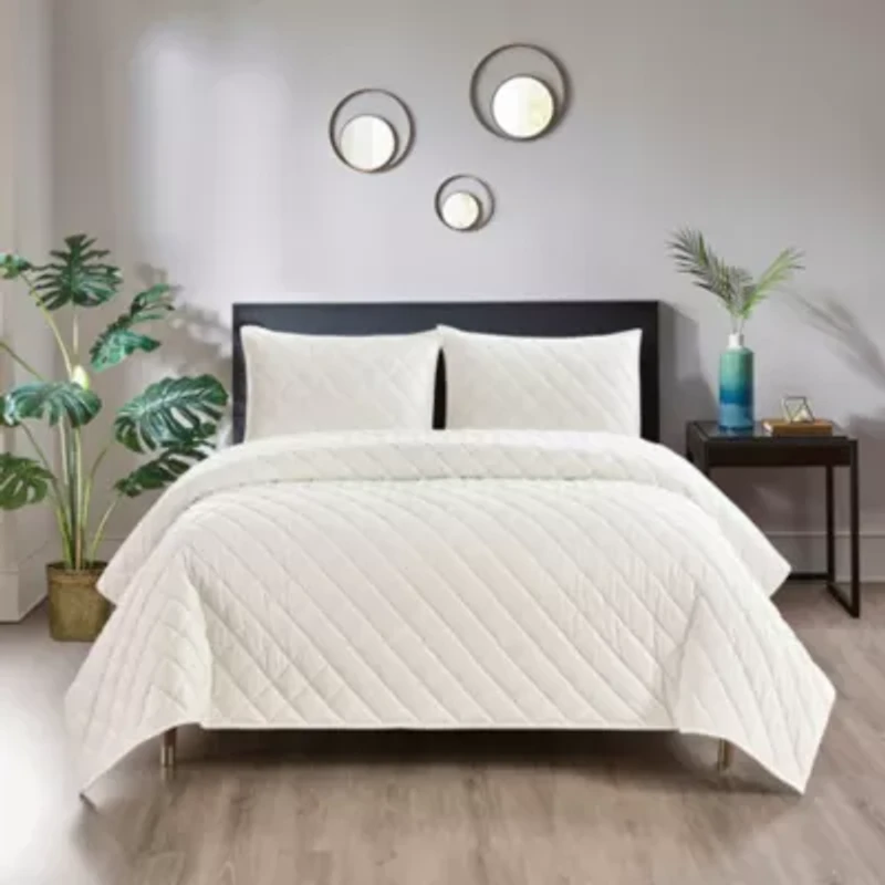 Pointehaven Luxury Diamond Velvet Quilt Set