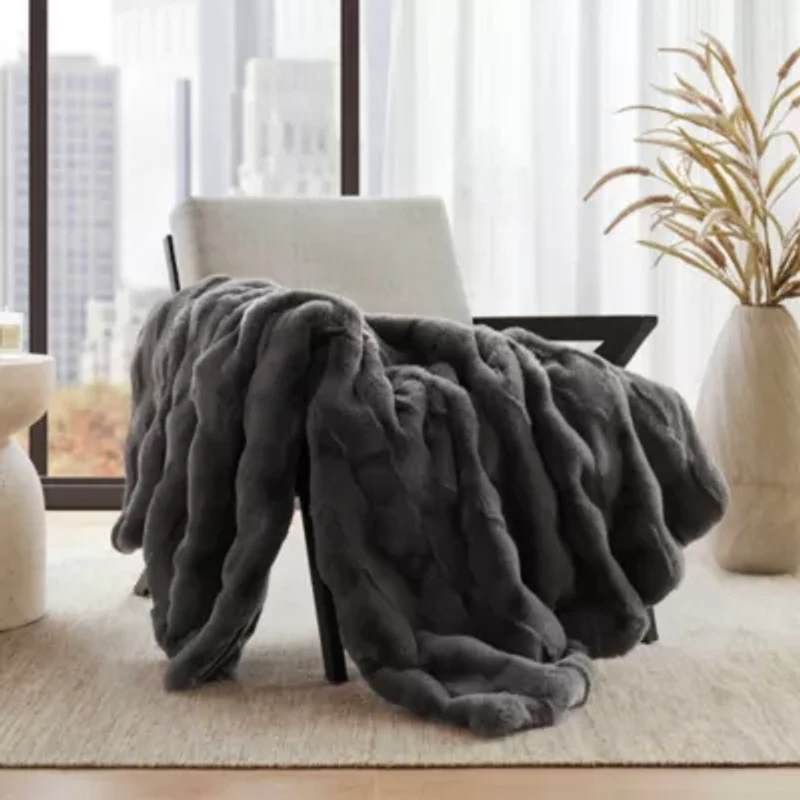 Vivienne Faux Fur Throw