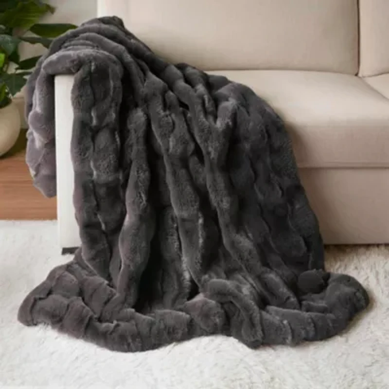 Vivienne Faux Fur Throw