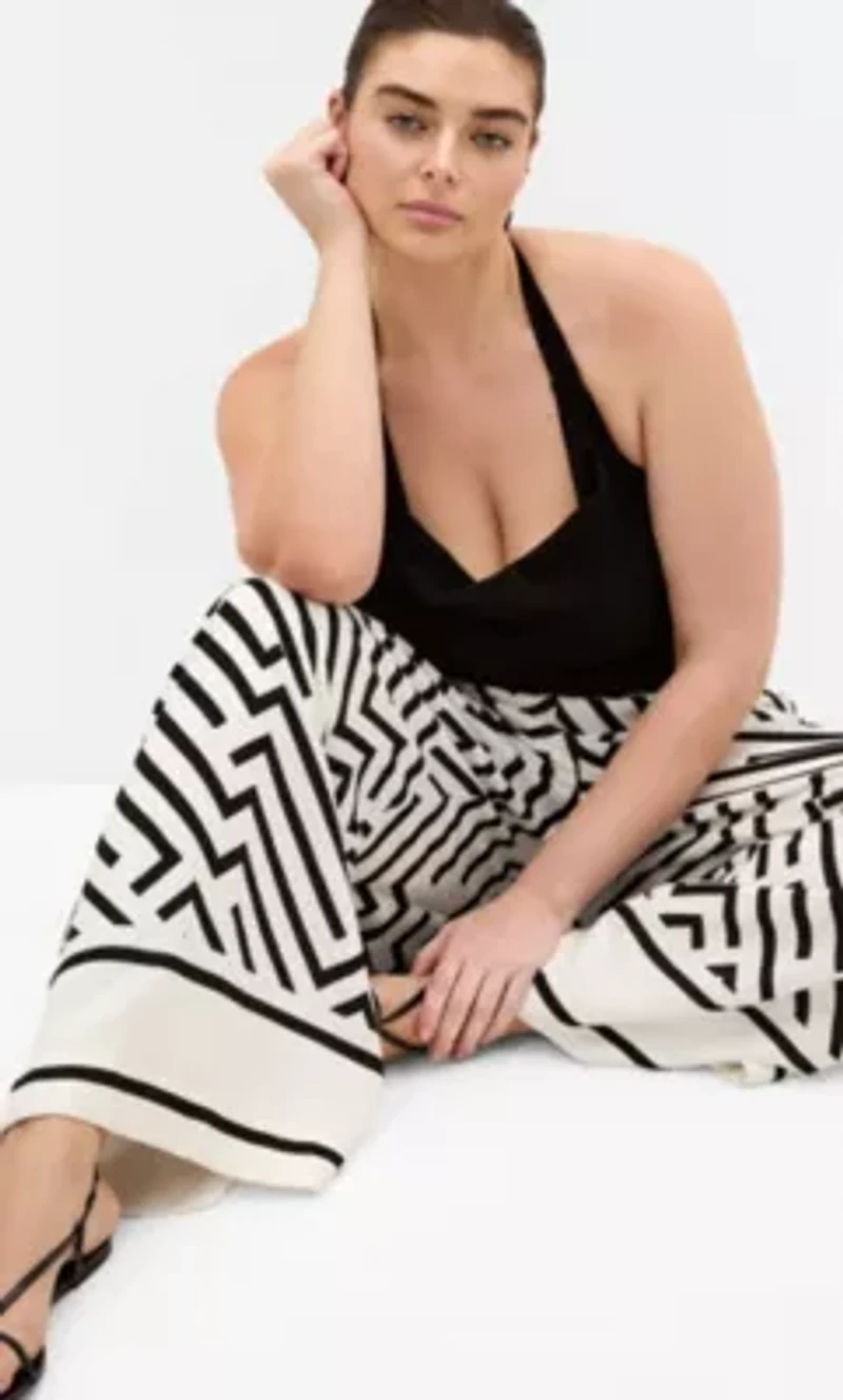 Linear Border Print Wide Leg Pant