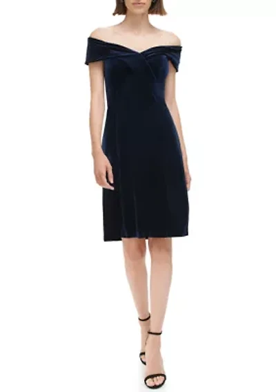 Women's Off the Shoulder Sweetheart Neck Velvet Sheath Dress