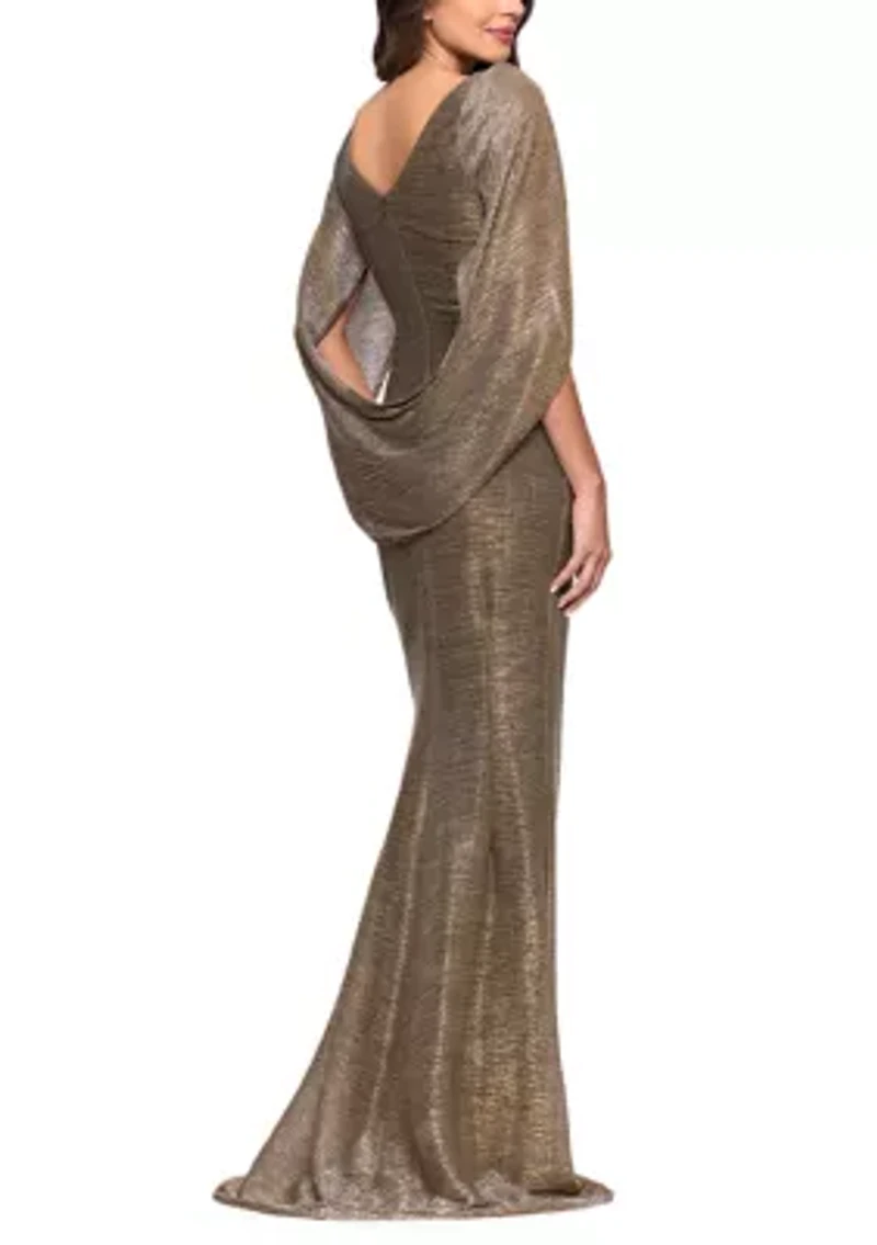 Women's Sleeveless Crinkle Metallic Cap Gown