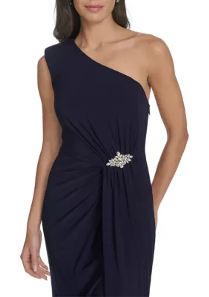 Women's Sleeveless One Shoulder Solid Gown
