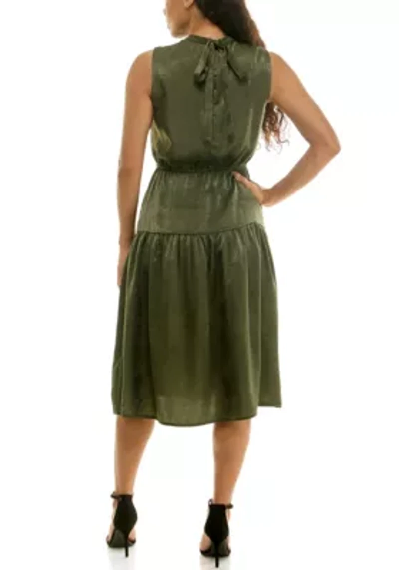 Sleeveless Dress With Back Bow