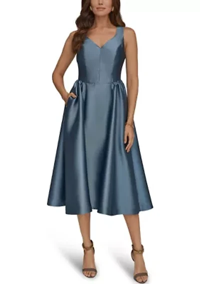 Women's Sleeveless V-Neck Solid Dress