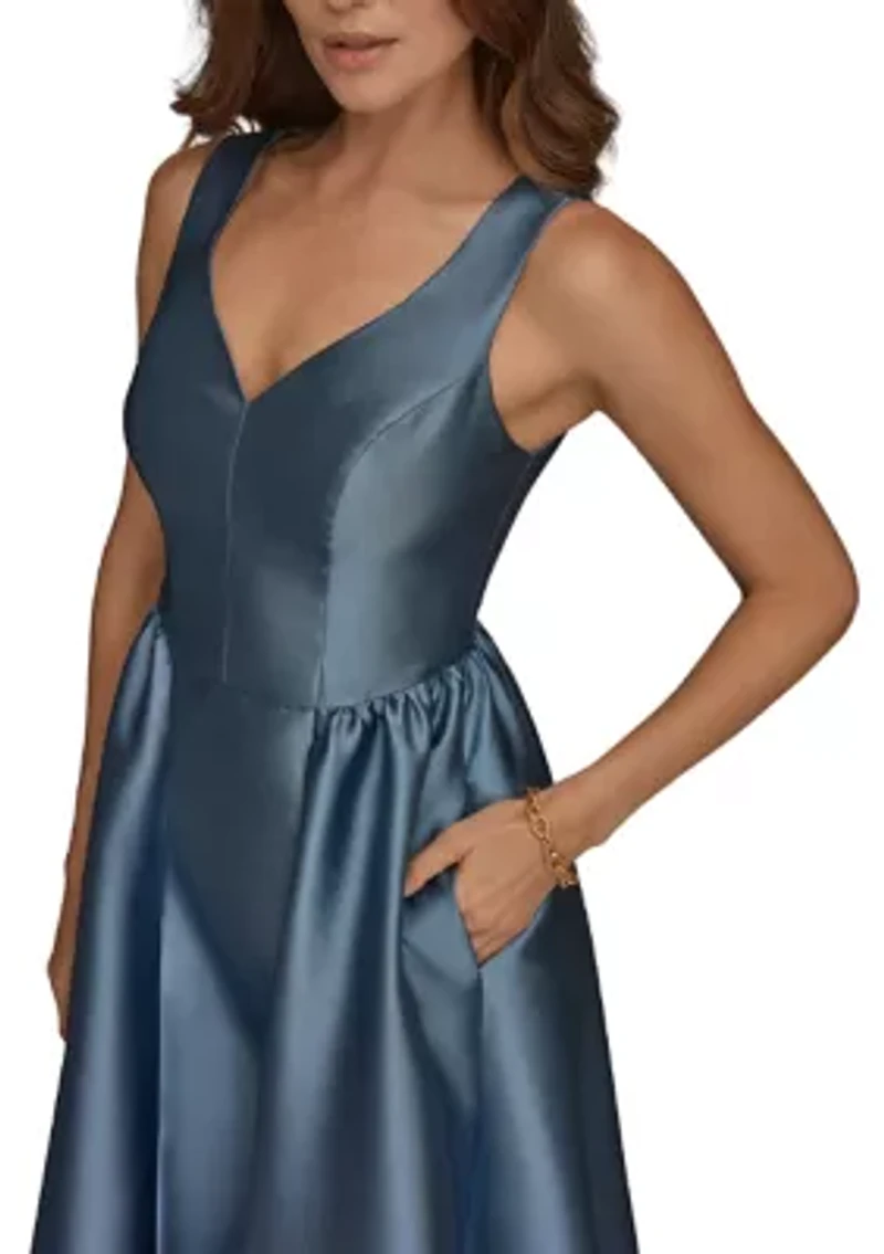 Women's Sleeveless V-Neck Solid Dress