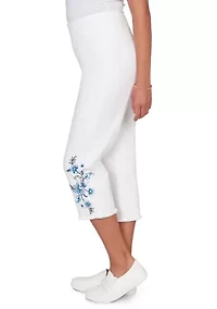 Women's Missy Mykonos Floral Embroidered Fringe Capri Pants