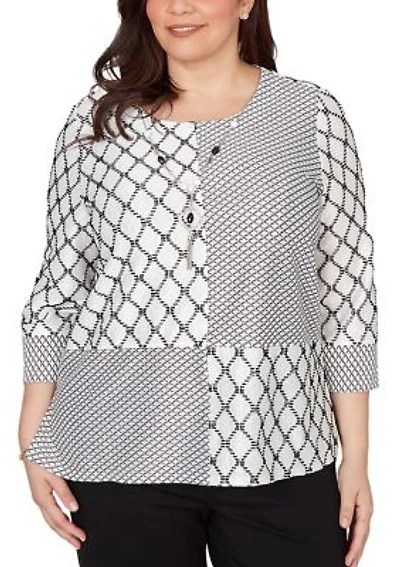 Plus Crowd Pleaser Diamond Texture Spliced Top