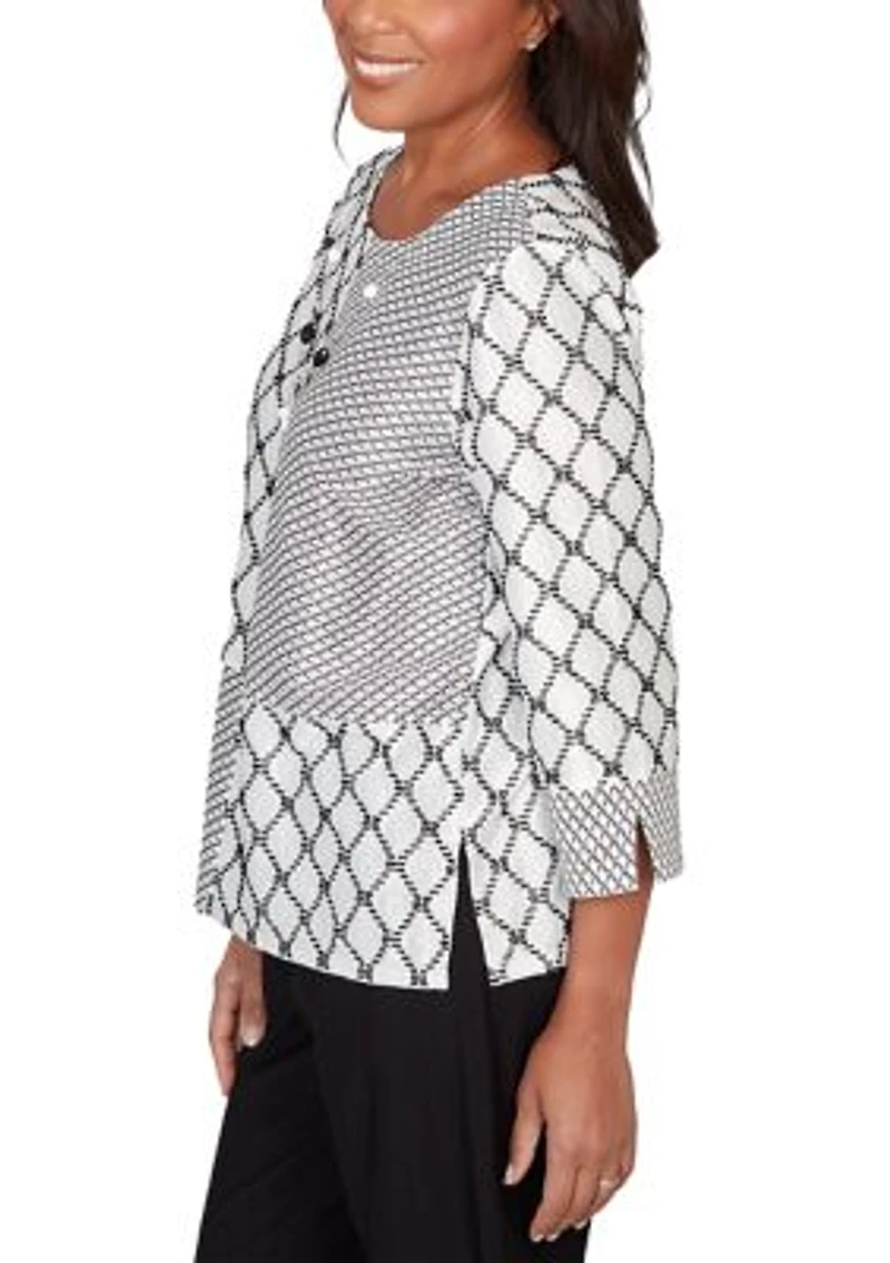 Petite Crowd Pleaser Diamond Texture Spliced Top