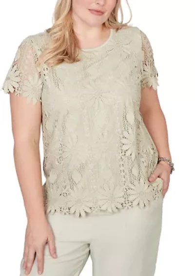 Women's Vintage Charm Flower Lace Top