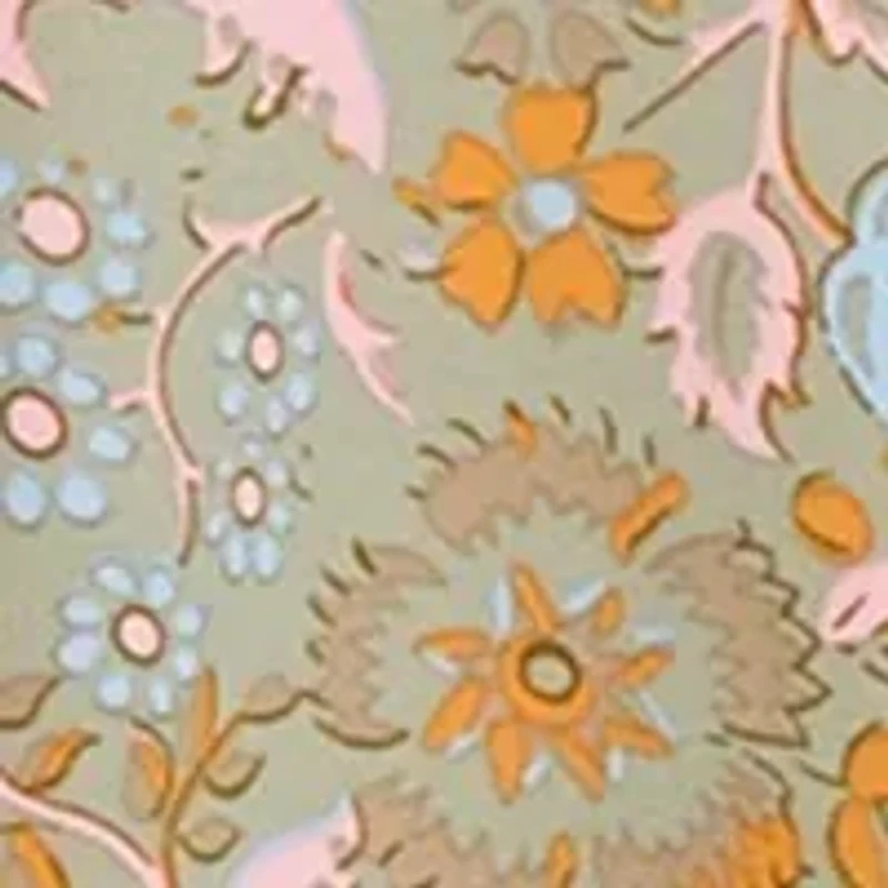 Petite 3/4 Puff Sleeve Woven Printed V-Neck Blouse