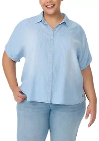 Plus Short Sleeve Daisy Woven Shirt