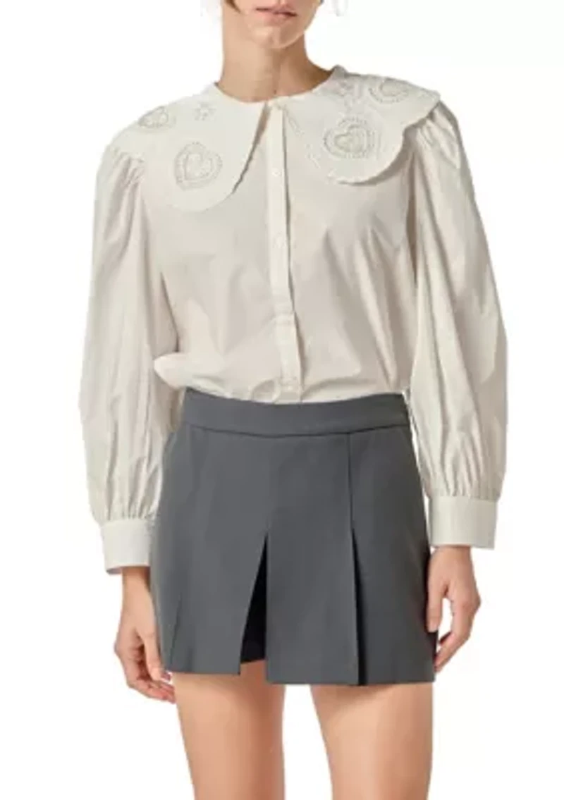 Scallop-embroidered large collar blouse