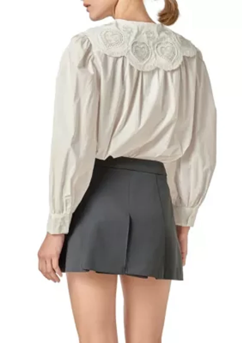 Scallop-embroidered large collar blouse