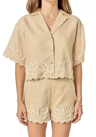 WAVY EMBROIDERED CROP SHIRT