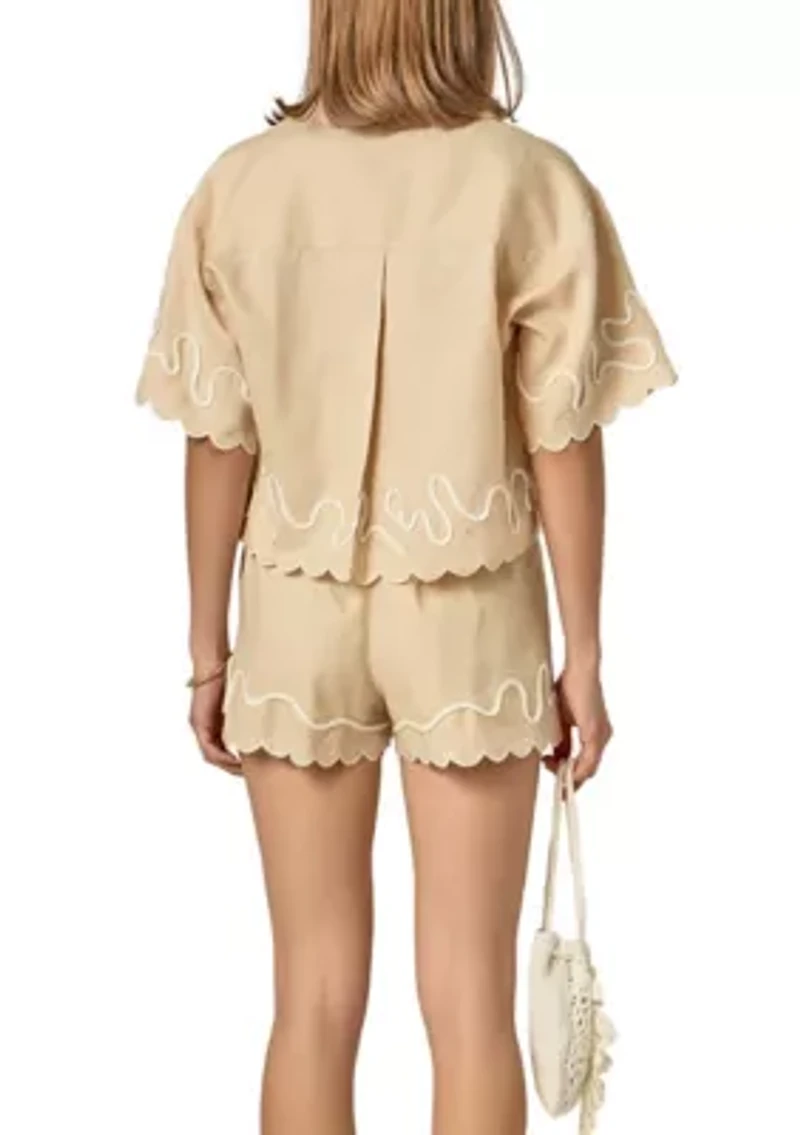 WAVY EMBROIDERED CROP SHIRT
