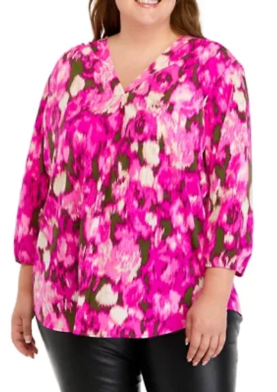 Plus 3 Quarter Sleeve V-Neck Pleat Front Tunic Top