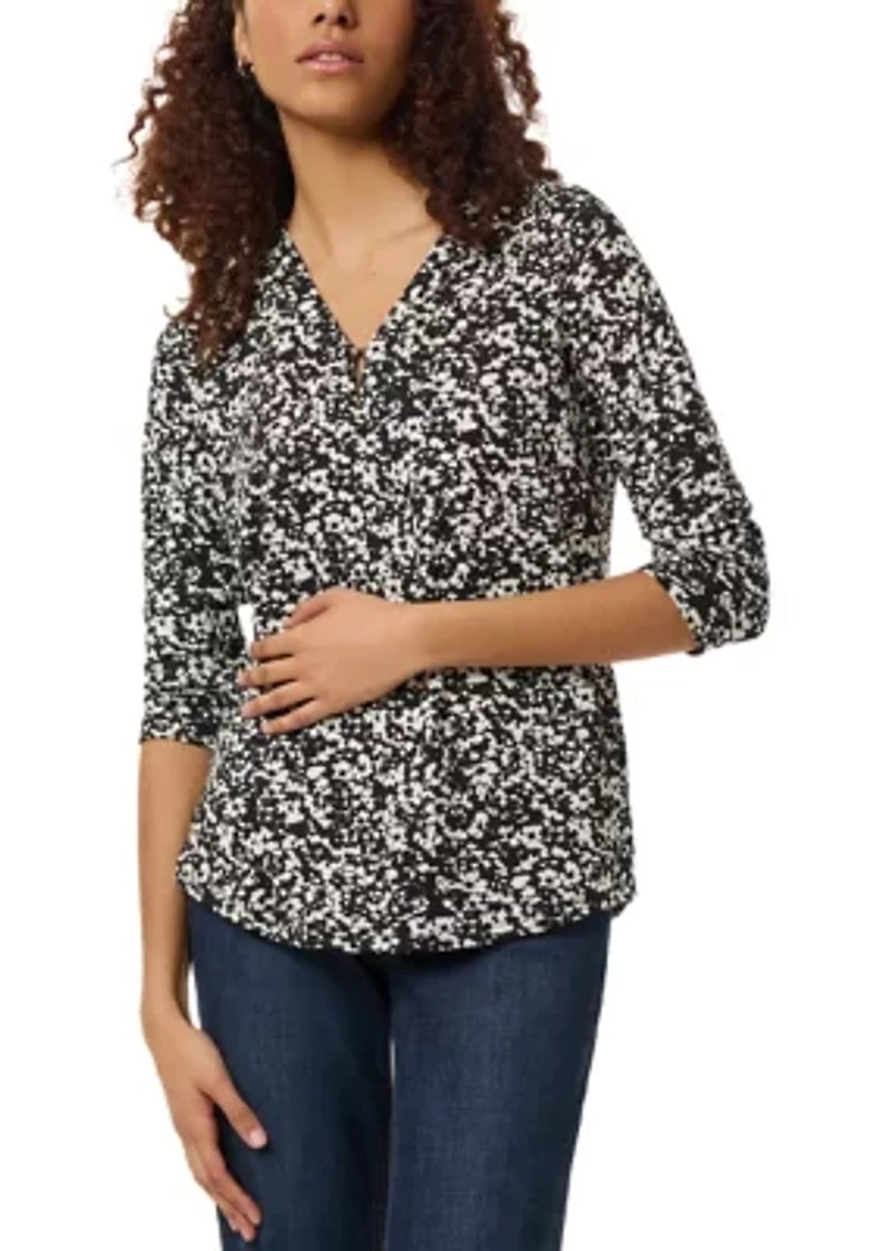 Petite Three Quarter V-Neck Noodle Print Top