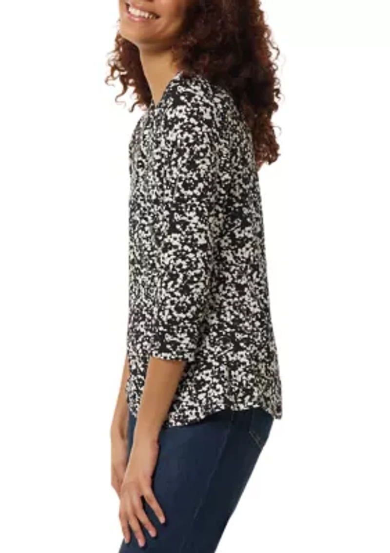 Petite Three Quarter V-Neck Noodle Print Top