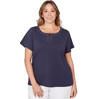 SOLID SHORT SLEEVE TOP WITH KISSING KEYHOLE NECKLINE