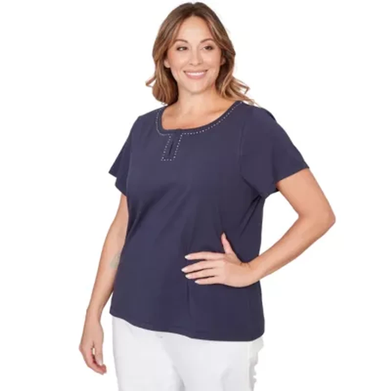 SOLID SHORT SLEEVE TOP WITH KISSING KEYHOLE NECKLINE