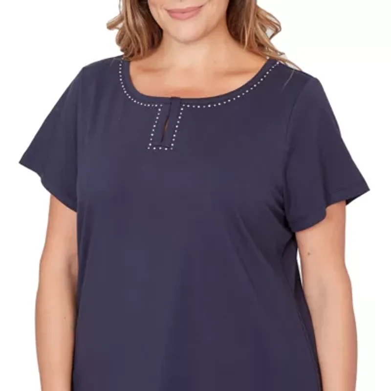 SOLID SHORT SLEEVE TOP WITH KISSING KEYHOLE NECKLINE