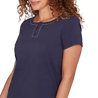 SOLID SHORT SLEEVE TOP WITH KISSING KEYHOLE NECKLINE