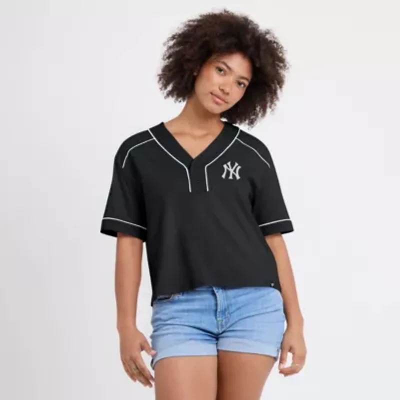 MLB Fanatics New York Yankees Oversized Champ Game Cropped V-Neck T-Shirt