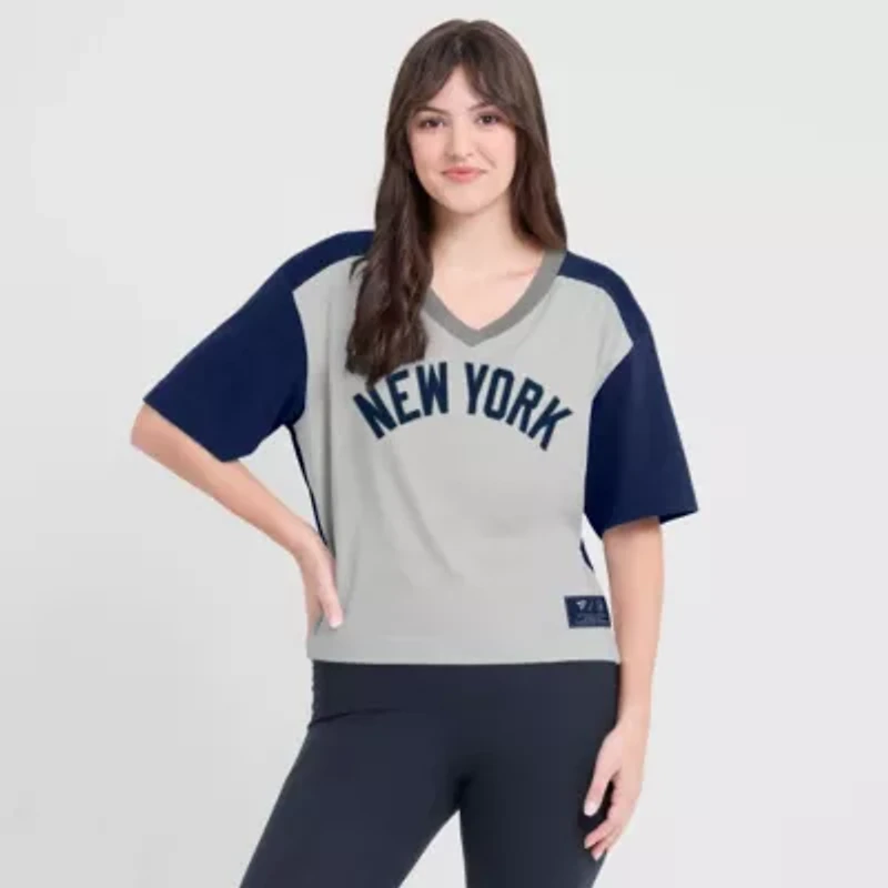 MLB Fanatics New York Yankees Oversized Race To Win V-Neck T-Shirt